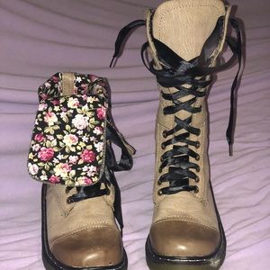 Martin styles with 2 wearing option boots size 7